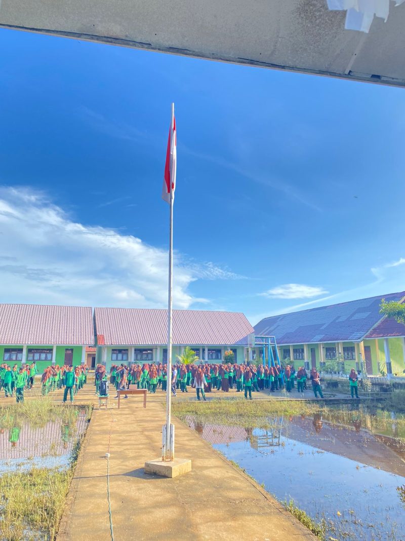 Para siswa dan siswi MAN Aceh Singkil terlihat antusias mengikuti kegiatan senam pagi bersama di halaman madrasah. Kegiatan ini merupakan bagian dari program GERMAS untuk membiasakan pola hidup sehat di kalangan pelajar. Sabtu, 30 November 2024.