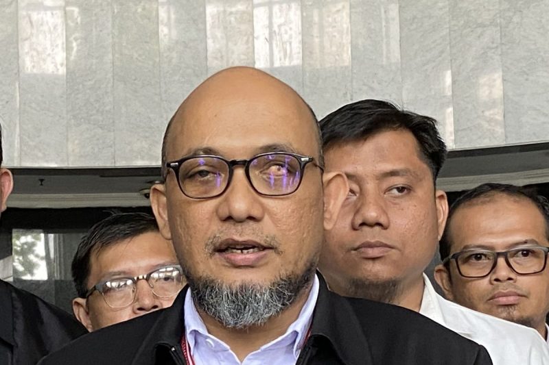Mantan penyidik KPK, Novel Baswedan, mengkritik vonis ringan terhadap terdakwa kasus korupsi timah, Harvey Moeis, dan mendesak Presiden Prabowo Subianto untuk langsung memimpin pemberantasan korupsi di Indonesia