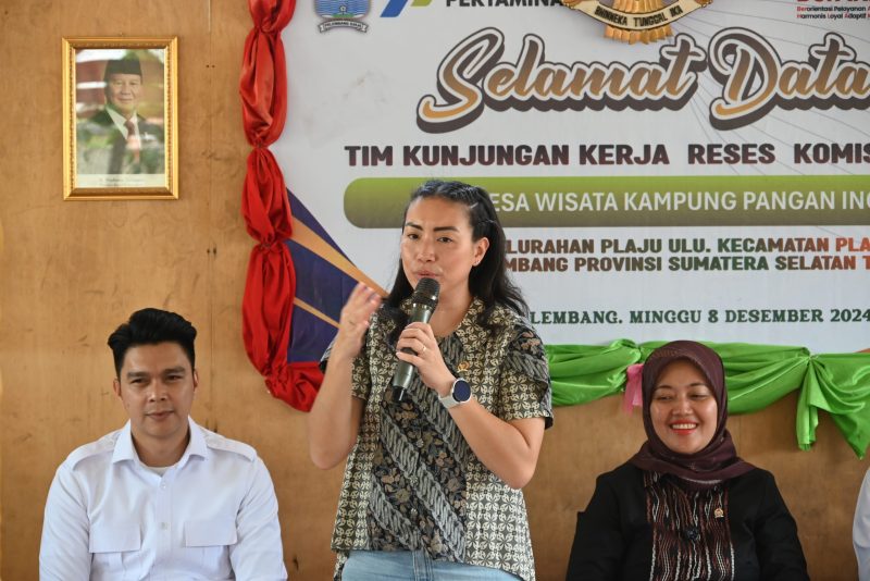 Anggota DPR RI Fraksi Partai Gerindra, Rahayu Saraswati Djojohadikusumo (Sara), bersama tim Komisi VII DPR RI dan perwakilan Kementerian Pariwisata dan Ekonomi Kreatif mengunjungi Kampung Pangan Inovatif di Kelurahan Plaju Ulu, Palembang, Sumatera Selatan. Mereka meninjau produk unggulan kampung yang mengusung konsep agroeduwisata berbasis pangan inovatif dan ramah lingkungan