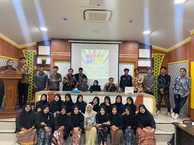 Foto bersama para pengurus MABES UINAR setelah rapat kerja selesai, sebagai simbol kebersamaan dan kesolidan dalam merumuskan program kerja untuk periode 2024-2026. Sesi ini mencerminkan semangat kolaborasi dan komitmen seluruh pengurus dalam menjalankan tugas organisasi ke depan.