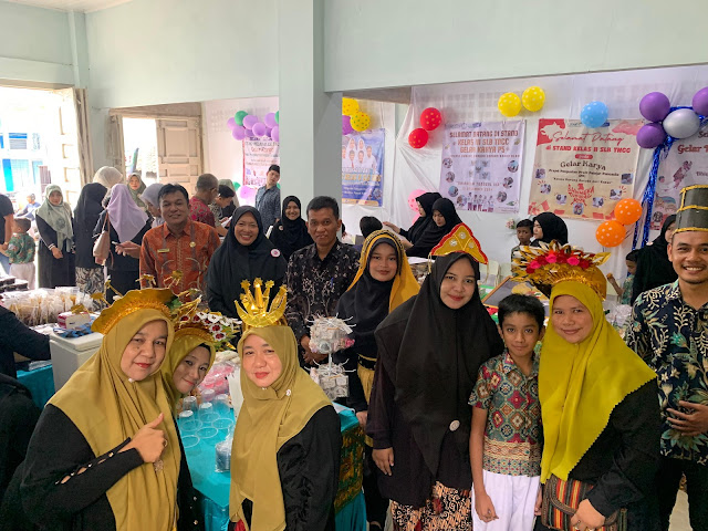 Siswa, guru, dan orang tua SLB TNCC Banda Aceh berkolaborasi menampilkan hasil karya kreatif dalam Gelar Karya P5 bertema 'Gaya Hidup Berkelanjutan dan Bhinneka Tunggal Ika,' Kamis (19/12/2024).