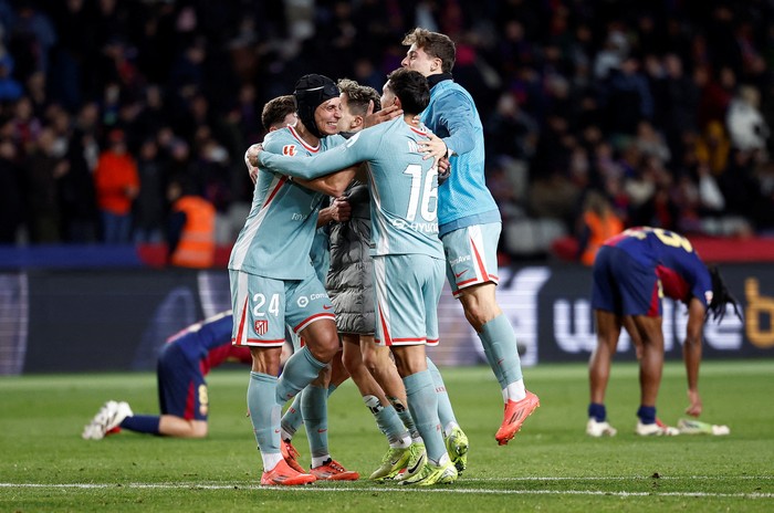 Atletico Madrid meraih kemenangan epik di Barcelona, mengakhiri penantian 18 tahun untuk memecahkan dominasi klub Catalan.