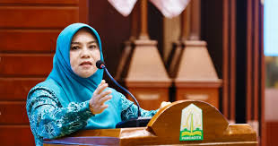 Pj Ketua Tim Penggerak PKK Aceh, Hj. Safriati, membuka Seminar Pendidikan Keluarga di Gedung Serbaguna Setda Aceh, menyampaikan keprihatinannya tentang peningkatan kasus perceraian dan dampak sosial lainnya di Aceh.