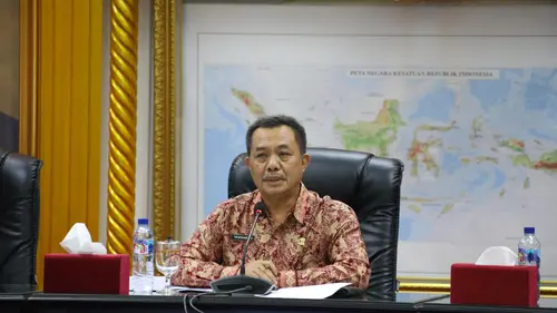 Badan Strategi Kebijakan Dalam Negeri (BSKDN) Kementerian Dalam Negeri (Kemendagri) sedang melakukan rapat koordinasi terkait upaya penyederhanaan perizinan usaha untuk mendorong pertumbuhan ekonomi daerah dan menciptakan lapangan kerja