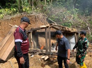 Gubuk bekas aktivitas tambang emas ilegal di Kecamatan Babahrot, Aceh Barat Daya, sebelum dimusnahkan oleh Aparat Penegak Hukum.