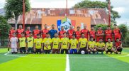Foto bersama kedua Tim sebelum pertandingan