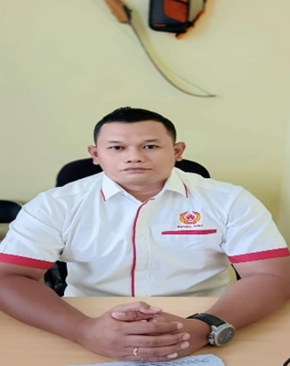 Dr. Zikrur Rahmat, M.Pd. seorang penulis yang aktif dalam menyuarakan pentingnya olahraga untuk membangun kesehatan, kebugaran, dan semangat kebersamaan di masyarakat. Beliau juga berkomitmen mendukung pelaksanaan Desain Besar Olahraga Nasional (DBON) untuk mewujudkan Indonesia bugar pada tahun 2045