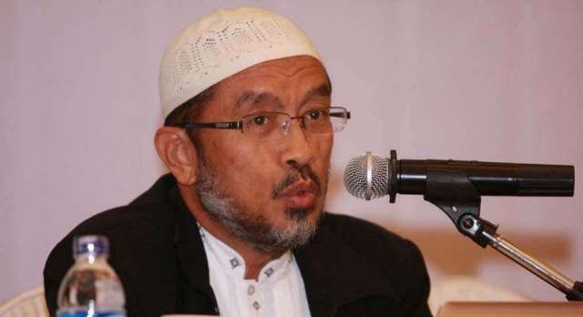 Foto Ustaz Prof Dr H Alyasa' Abubakar MA saat memberikan ceramah dalam Pengajian Rutin Ahad Subuh di Masjid Taqwa Muhammadiyah, Banda Aceh, pada Minggu (5/1/2025). Dalam ceramahnya, beliau menekankan pentingnya meningkatkan kualitas pendidikan agama dan moral untuk menghadapi tantangan sosial yang semakin kompleks di masyarakat Aceh.