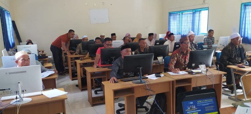 Para pelamar PPPK 2024 di Pemkab Nagan Raya saat mengikuti seleksi kompetensi yang digelar oleh BKN di Aceh Barat. Hingga kini, hasil seleksi untuk formasi guru masih dinantikan