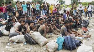 Ratusan imigran Rohingya tiba di pesisir Pantai Alue Bu Tuha, Aceh Timur, menggunakan dua kapal. Pemerintah dan aparat setempat sedang berkoordinasi untuk menangani para pengungsi ini