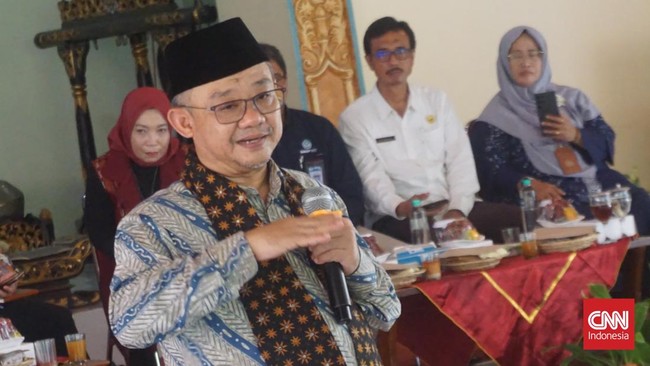 Menteri Pendidikan Dasar dan Menengah Abdul Mu'ti saat memberikan klarifikasi mengenai rencana pembelajaran selama bulan Ramadan di Kompleks Istana Kepresidenan, Jakarta.