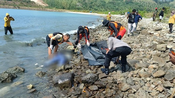 Suasana di Pantai Ujong Lampu, Gampong Ie Meulee, Sabang, tempat ditemukannya mayat seorang pria yang diduga sedang melakukan aktivitas menembak ikan sebelum ditemukan tak bernyawa