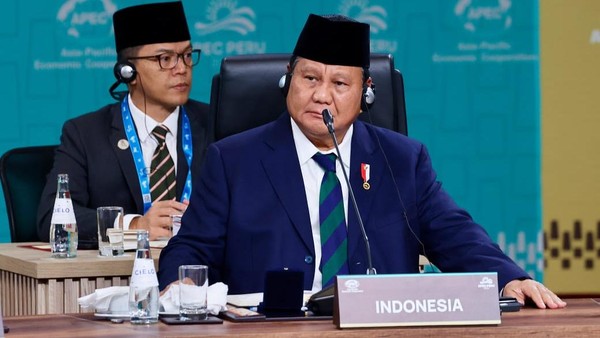 Presiden Prabowo Subianto saat menghadiri konferensi internasional, memperlihatkan komitmennya untuk memperkuat posisi Indonesia di kancah global