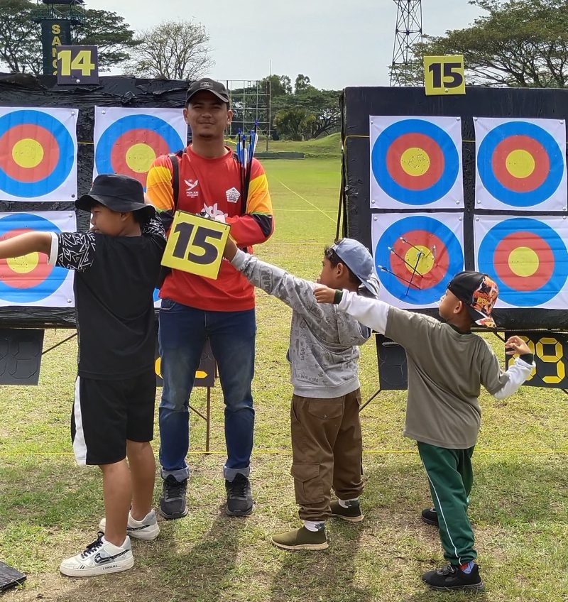 Foto : Usai Perlombaan Para Atlet Berpose dengan Coach (Rizky) Kesayangan Mereka