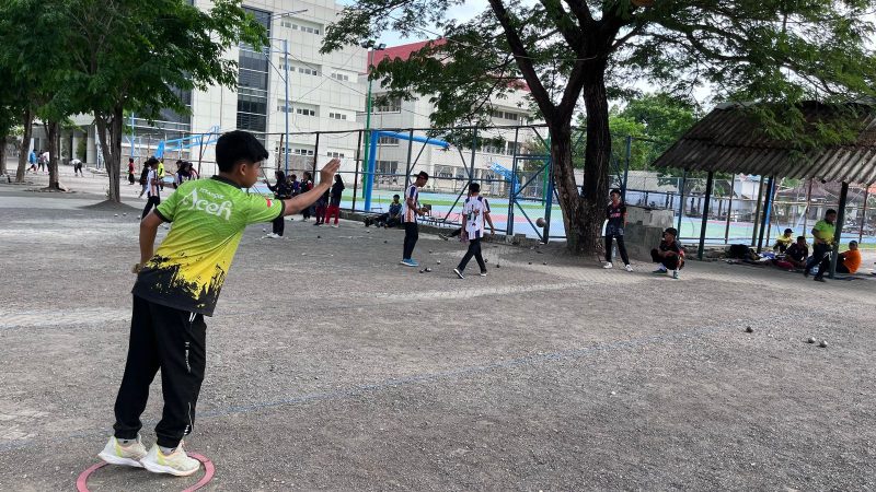 Salah satu Atlet Petanque sedang latihan rutin