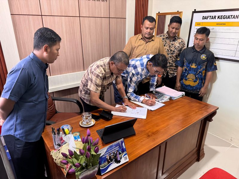 Penandatanganan MoA antara IGORNAS Langsa dan FKIP UNSAM yang menandai dimulainya kerja sama strategis di bidang pendidikan jasmani, Kamis (17/4) di Ruang Dekan FKIP UNSAM