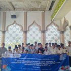 Keterangan Foto: Tim Pengabdian kepada Masyarakat (PkM) Universitas Syiah Kuala (USK) bersama anak dan remaja Yayasan Darul Aitam Pidie Jaya usai mengikuti kegiatan edukasi kesehatan mental, penguatan ketahanan diri, dan literasi pascabencana.