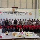 Keterangan Foto: Ketua Umum KONI Aceh, Saiful Bahri (Pon Yaya), bersama jajaran pengurus KONI Aceh, pimpinan USK dan FKIP USK, Pengprov FOPI Aceh, dosen JPOK FKIP USK, serta kontingen Petanque Aceh berfoto bersama usai acara pelepasan kontingen menuju Kejuaraan Nasional (Kejurnas) Petanque 2026 di Gelanggang Petanque Aceh, Banda Aceh, Jumat (9/10/2026).